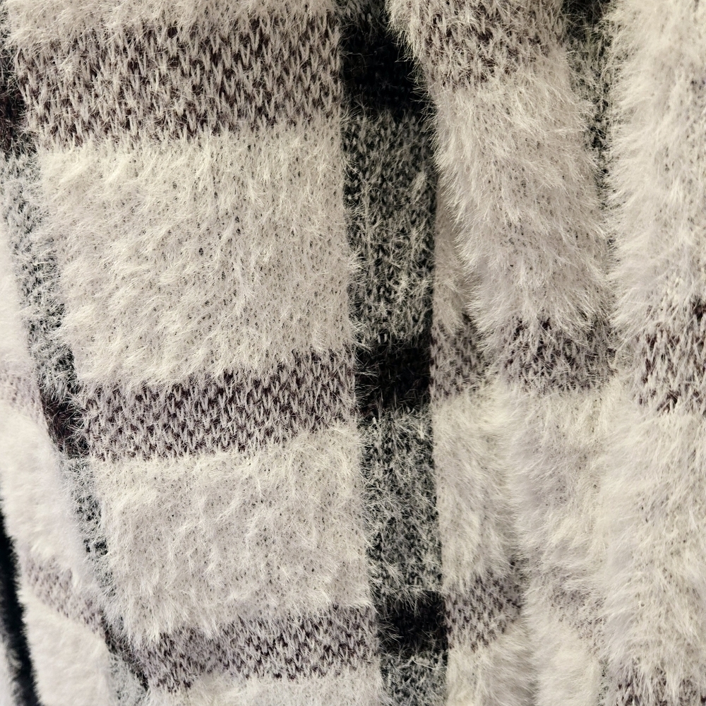 A. BYER Eyelash Long Coatigan Winter White Black & Cranberry Large Plaid sz Lg - Picture 6 of 10